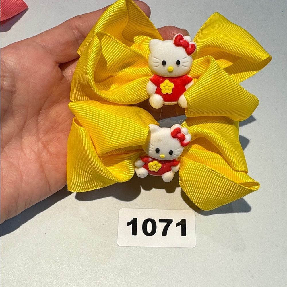 1071 Yellow Color 2 Piece Set Hello Kitty Alligator Clip Hair Bows